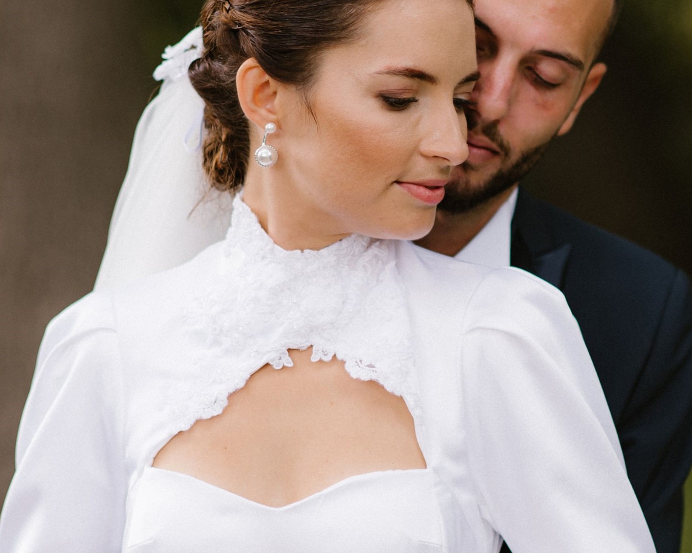 Abito sposa a sirena con maniche e oblò schiena